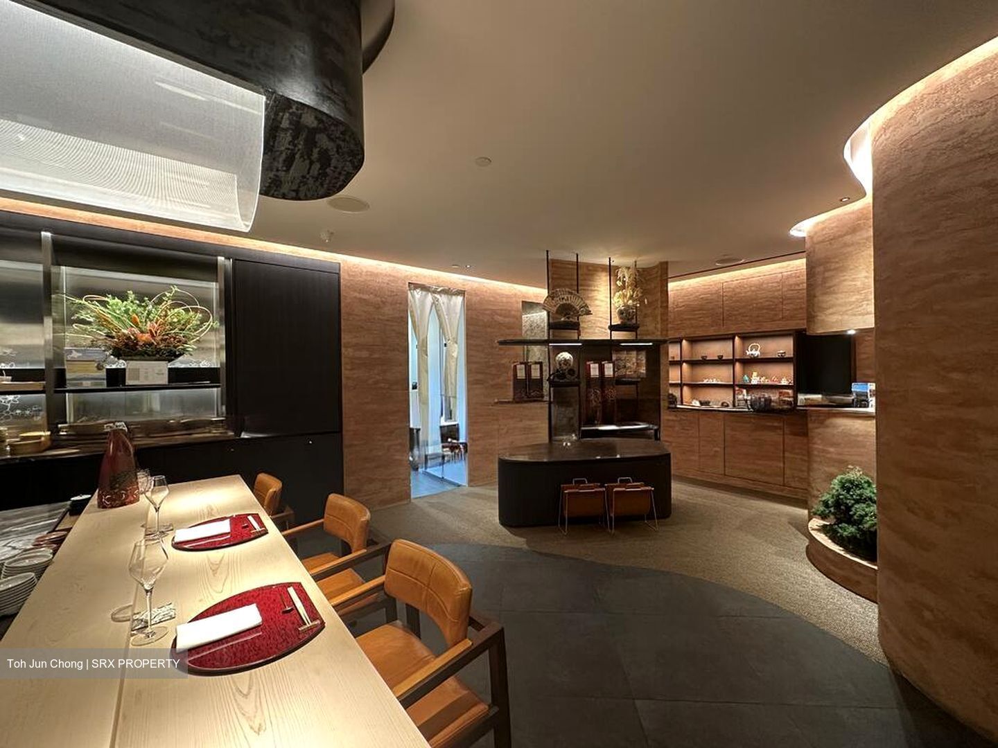 1 Nassim (D10), Retail #525943781